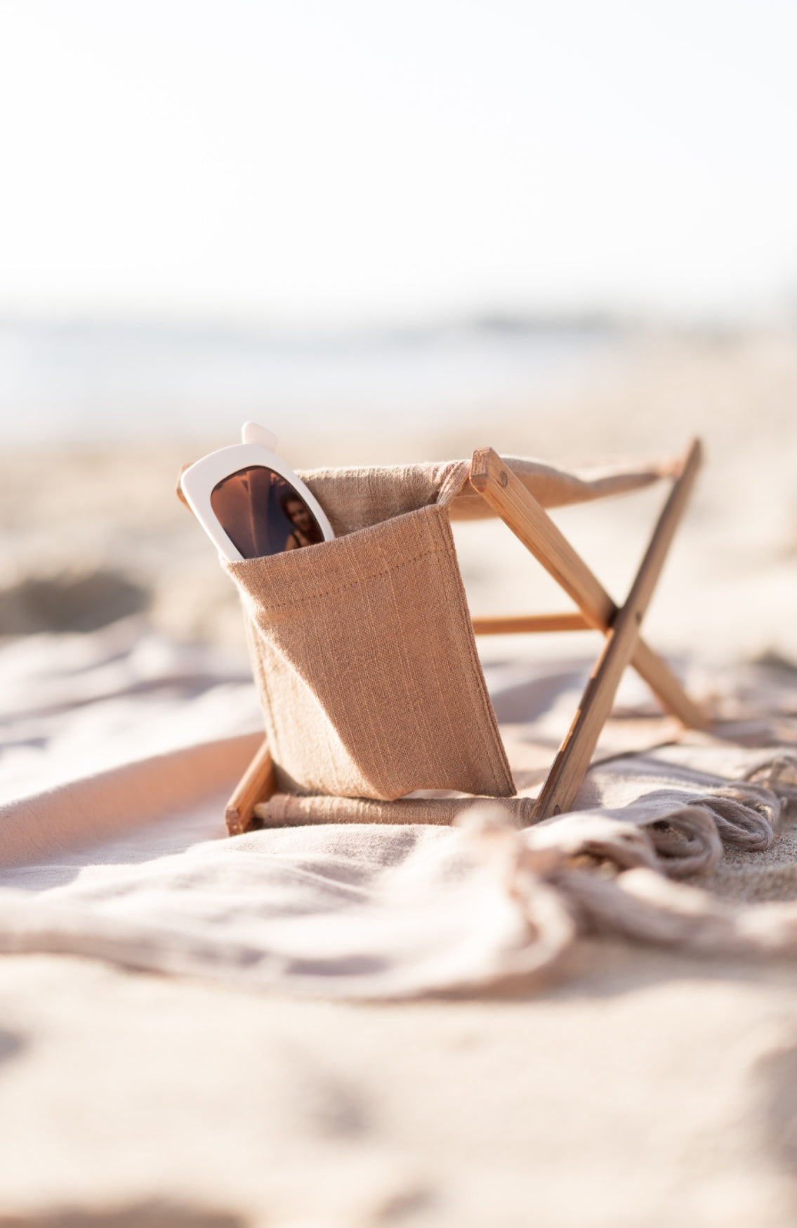 BEACH HEAD REST