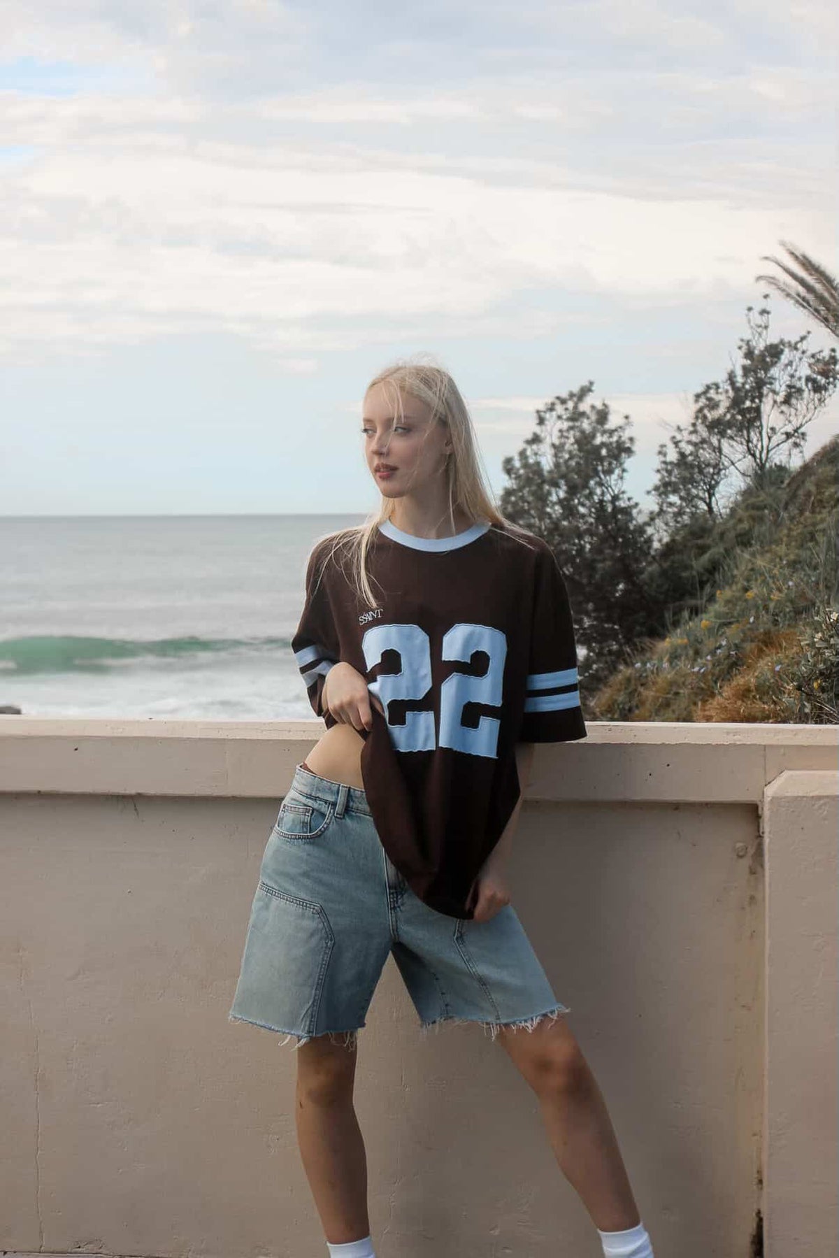 22 MOTION TEE - POWDER BLUE & ESPRESSO