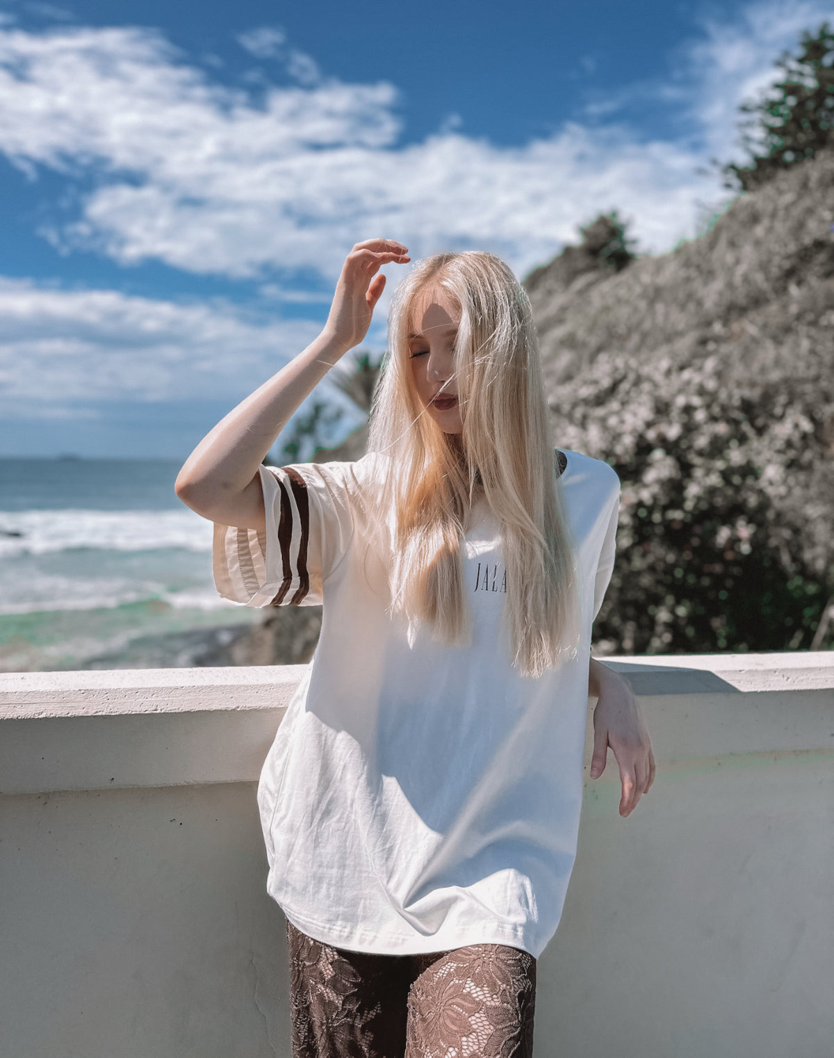 THE EDIT TEE - OFF WHITE AND BROWN