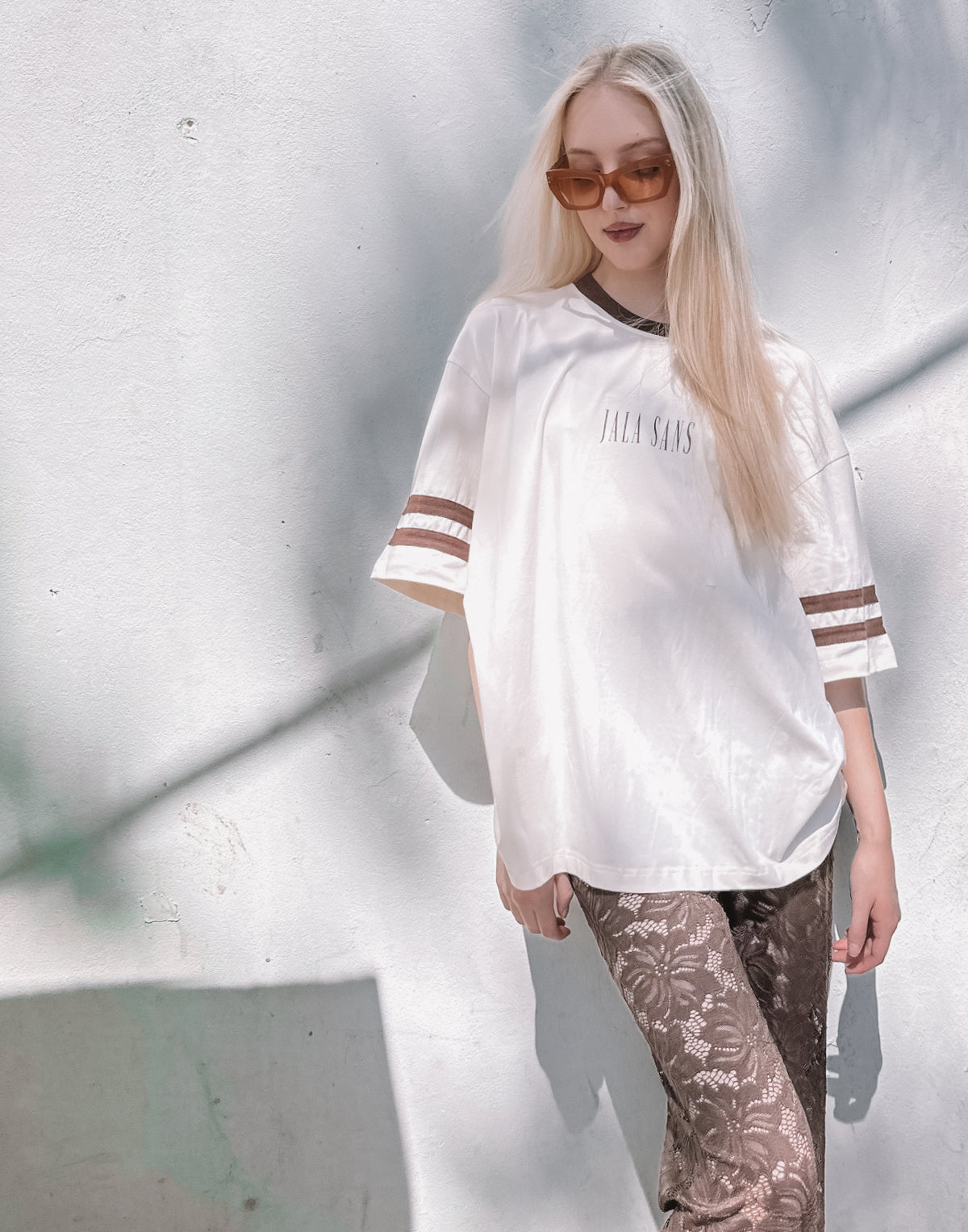 THE EDIT TEE - OFF WHITE AND BROWN