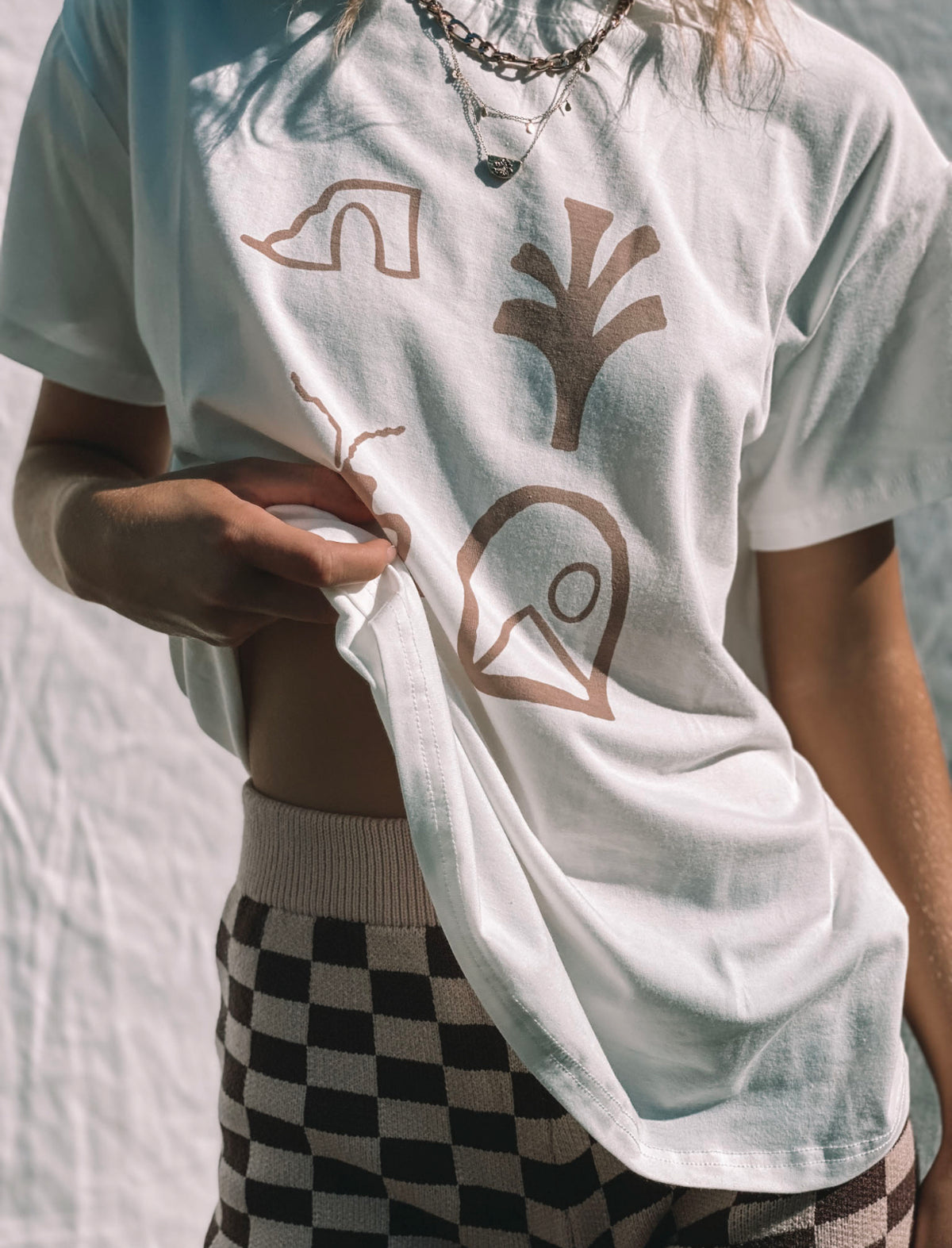 VASE TEE