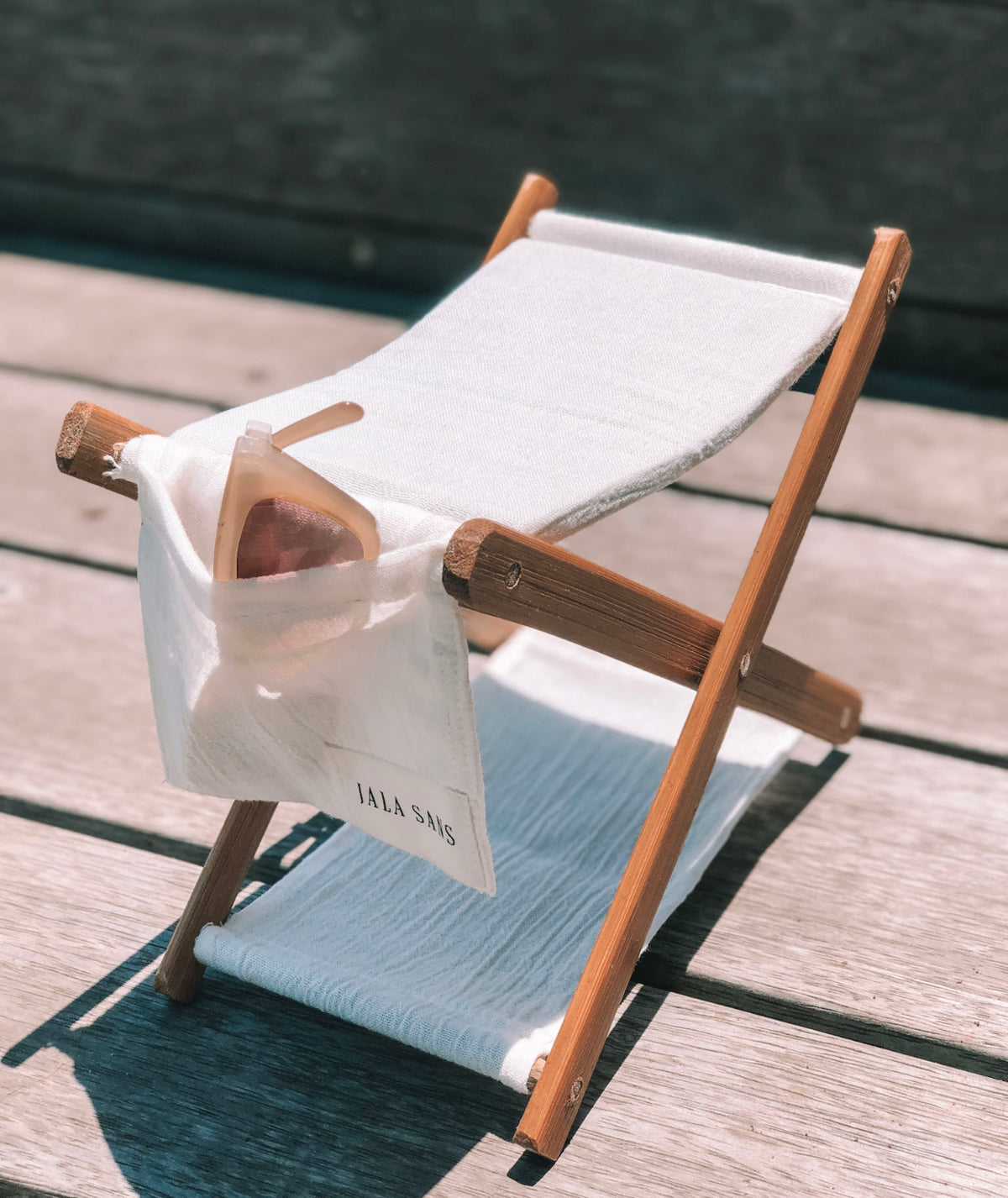 BEACH HEAD REST